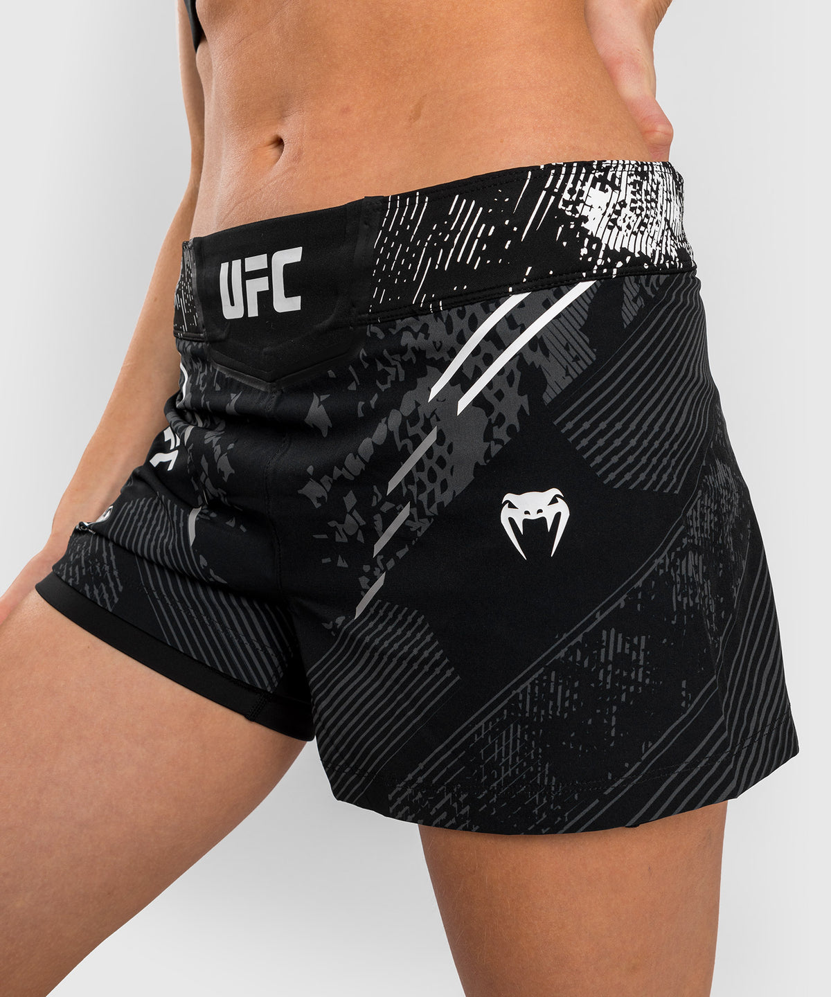 Short de Combat pour Femmes UFC Adrenaline by Venum Authentic Fight Night - Noir
