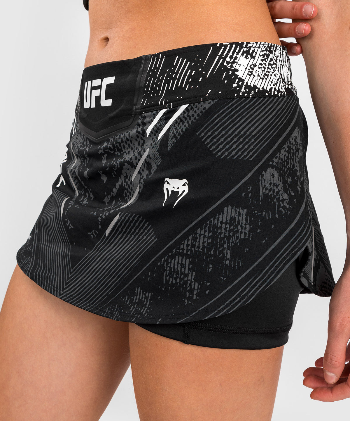 UFC Adrenaline by Venum Authentic Fight Night Skort für Frauen - Schwarz