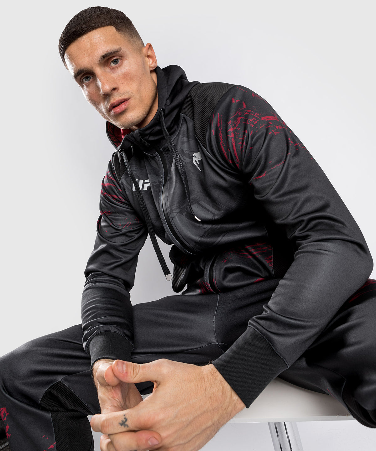 UFC Venum Authentic Fight Week 2.0 Zipped Sweatshirt – Schwarz/Rot