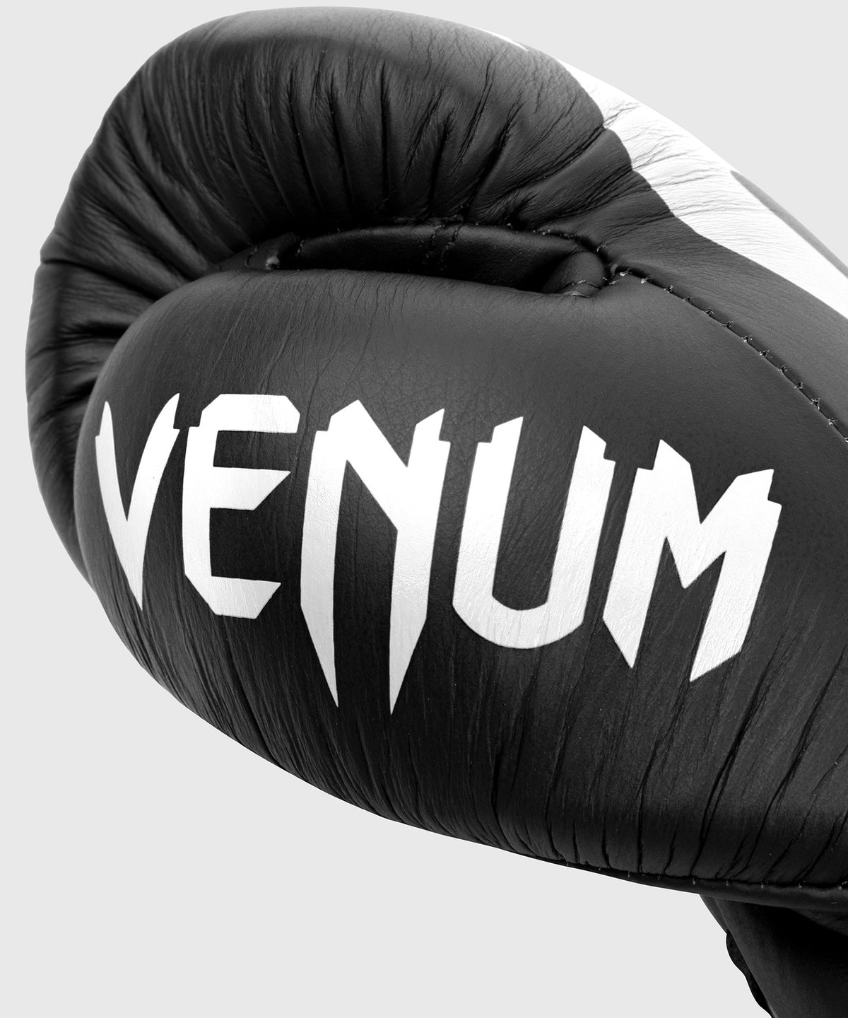 Venum Giant 2.0 Pro Boxing Gloves - With Laces