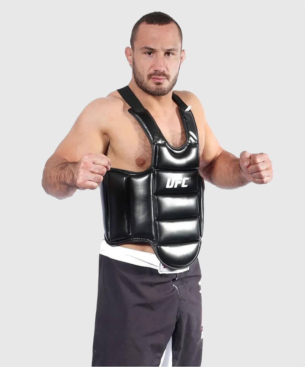 UFC Pro Brustschutz – Schwarz