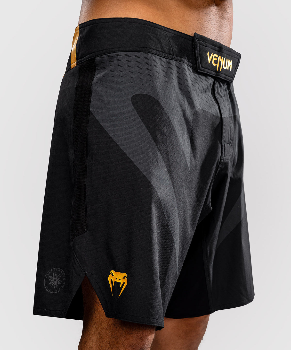 Venum Attack Fightshorts - Negro/Dorado