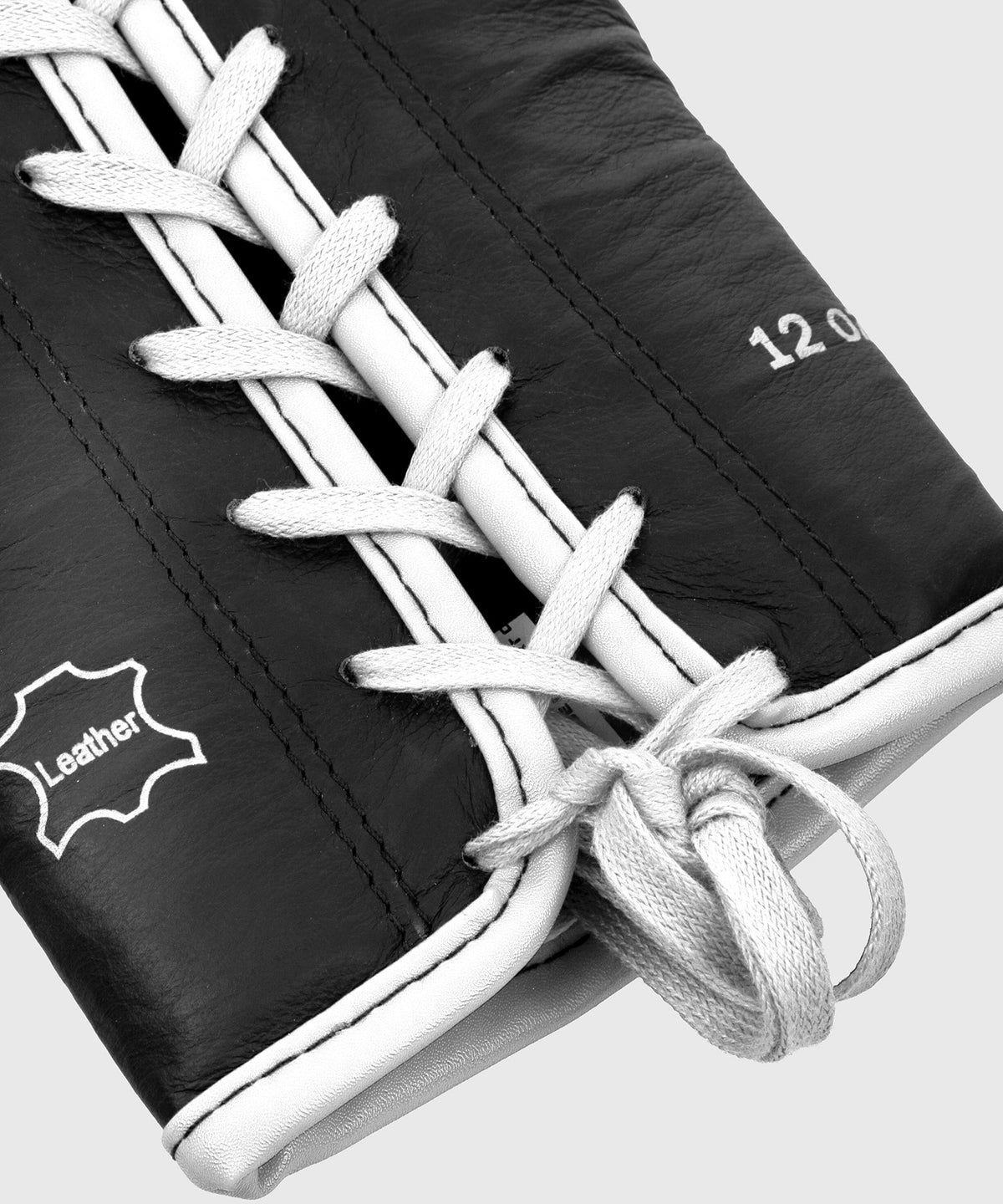 Gants de boxe Venum Shield Pro avec lacets - Noir/Blanc