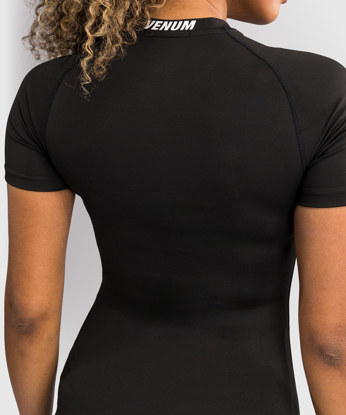 Venum Aero XT Kurzärmeliger rashguard für Frauen - Schwarz
