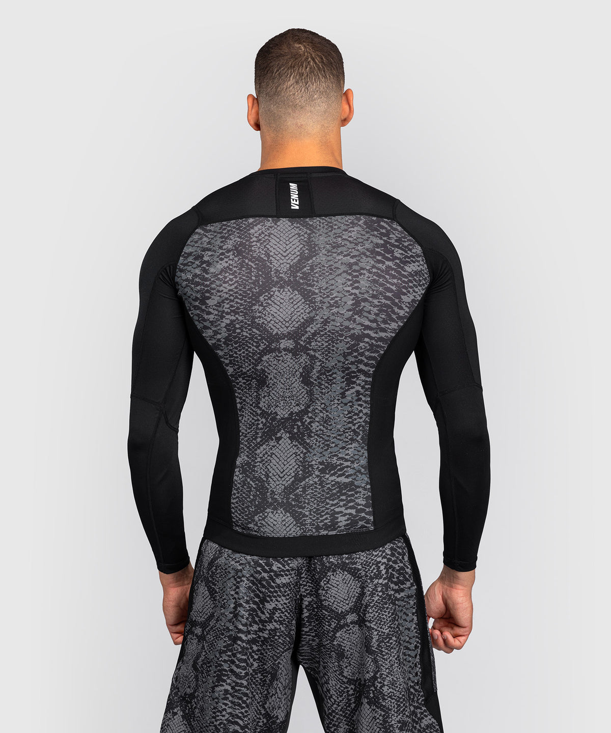Venum G-Fit Scales Rashguard Manga Larga – Negro/Gris Carbón