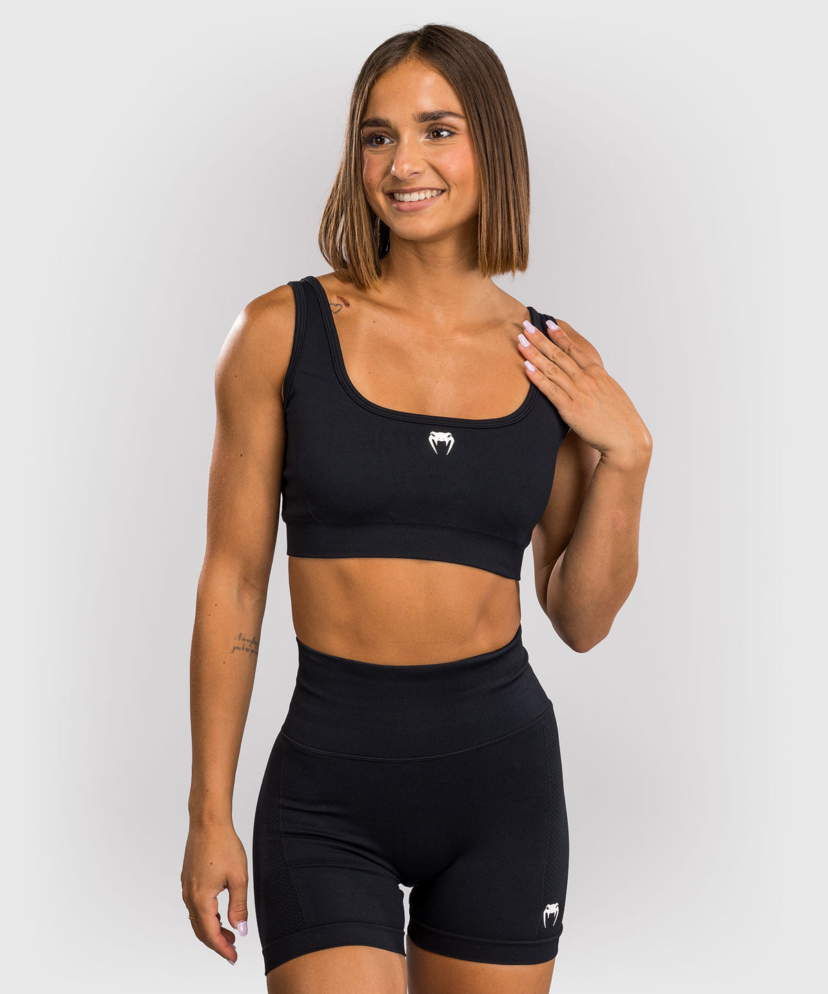 Venum Sculpt Sujetador Deportivo Largo – Negro/Blanco