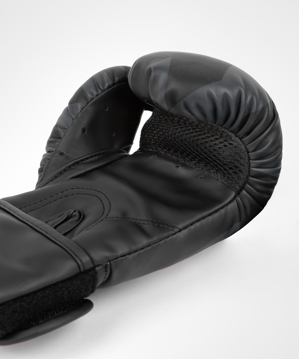 Veum Razor Boxing Gloves - For Kids - Black/Gold