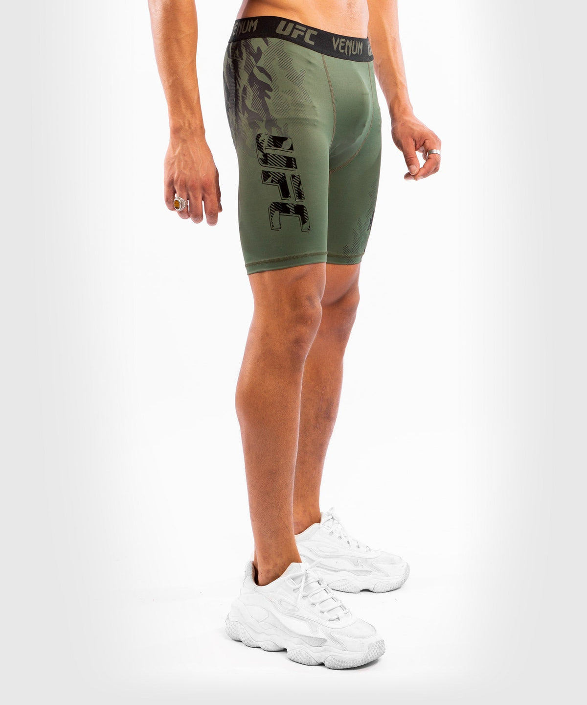 UFC Herren Kompressionsshorts Venum Authentic Fight Week - Khaki