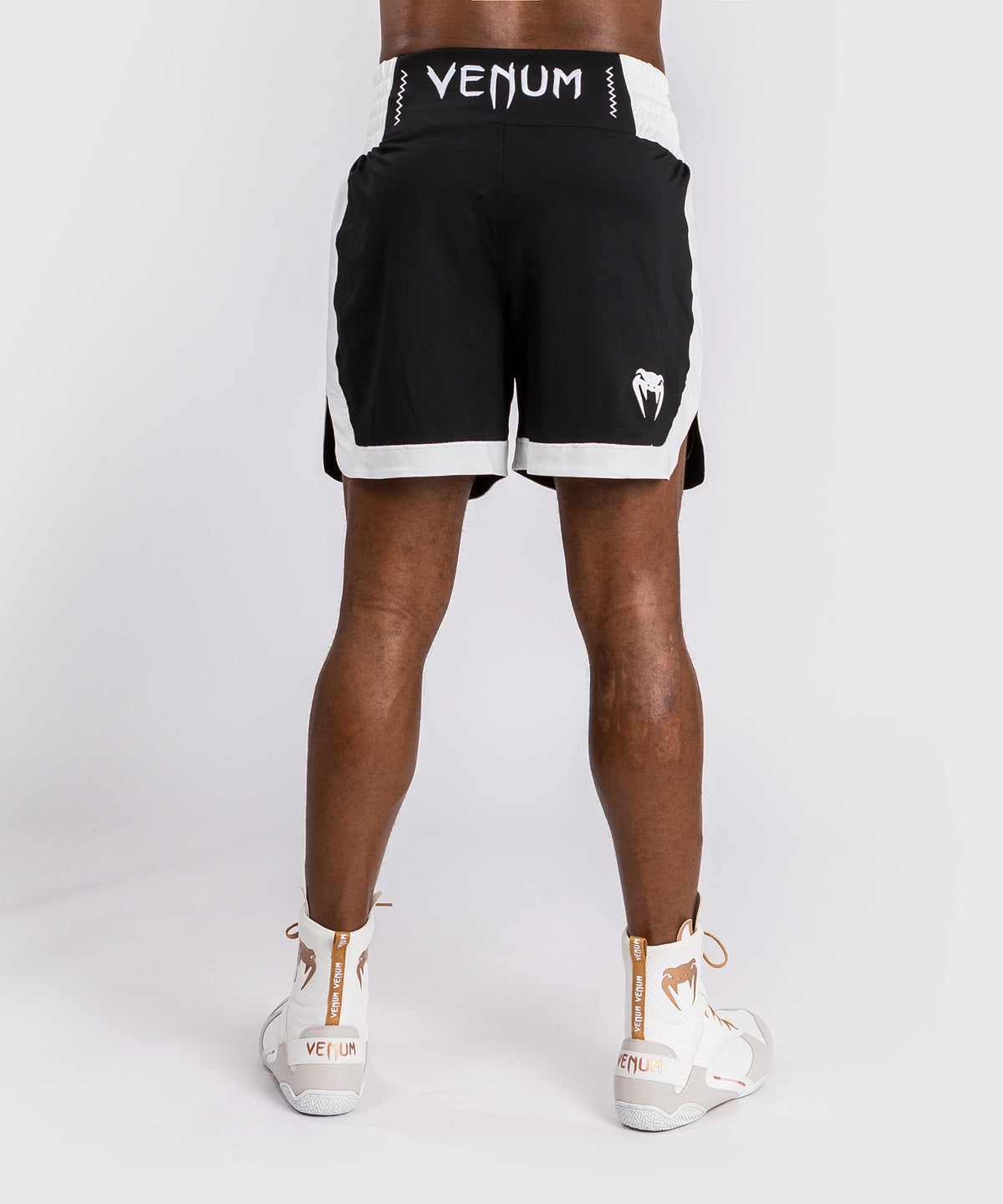 Venum Classic Boxing Shorts - Negro/Blanco