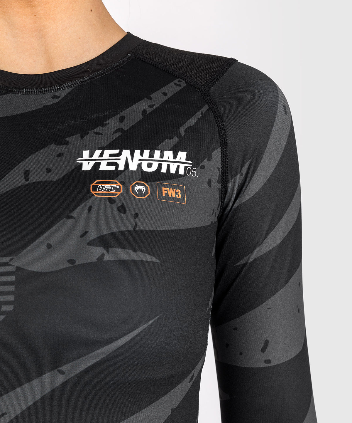 UFC Adrenaline by Venum Fight Week Frauen Performance Langarm Rashguard - Urban Camo