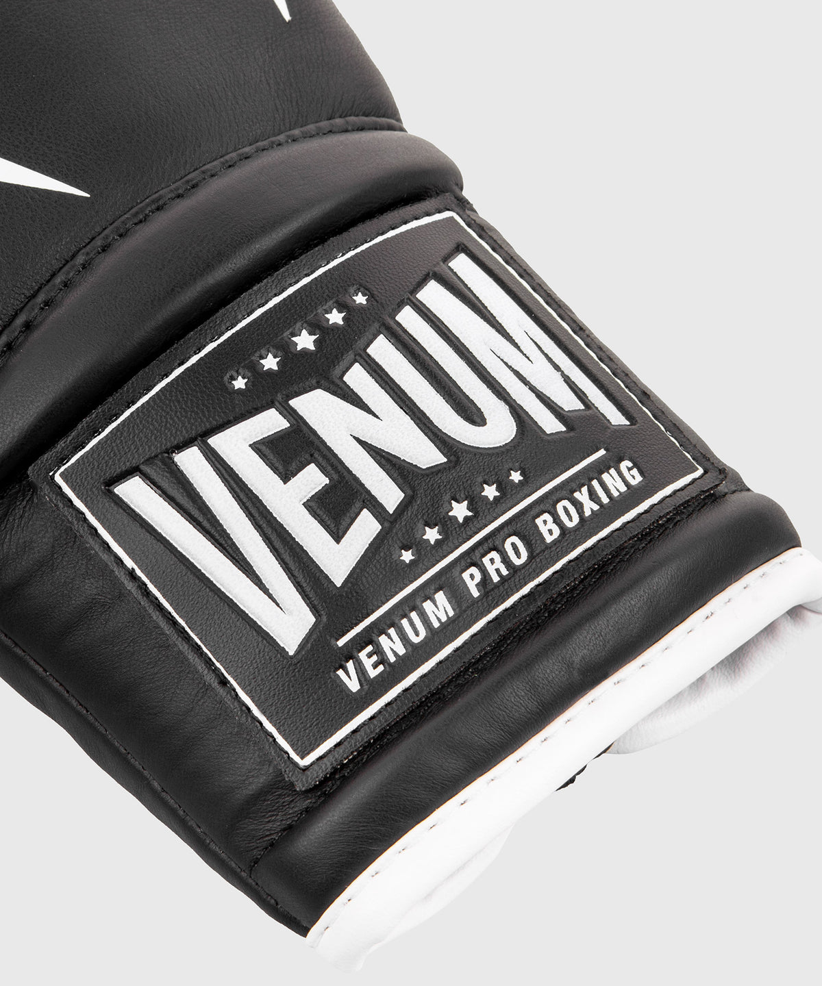 Venum Giant 2.0 Pro Boxing Gloves - With Laces