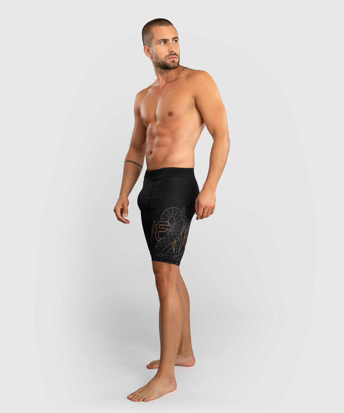 Venum Serpenti Shorts Vale Tudo – Negro/Plata/Dorado