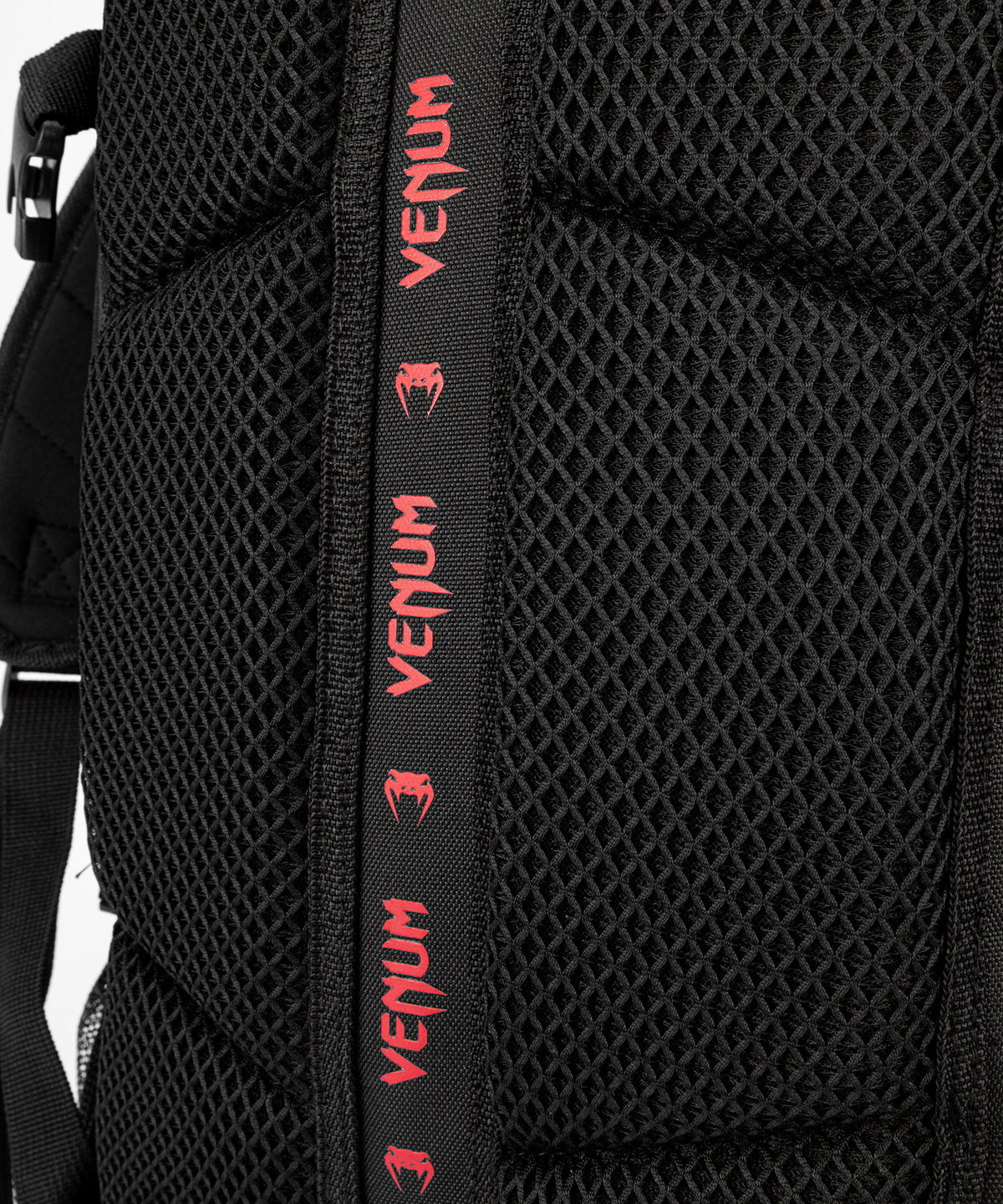 Sac à Dos Venum Challenger Pro Evo (20-25L) – Noir/Rouge