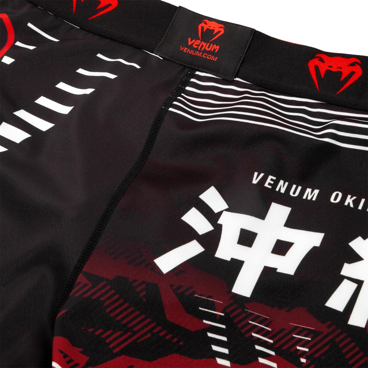 Venum Okinawa 2.0 Kompressionsshort - Schwarz/Weiß-Rot