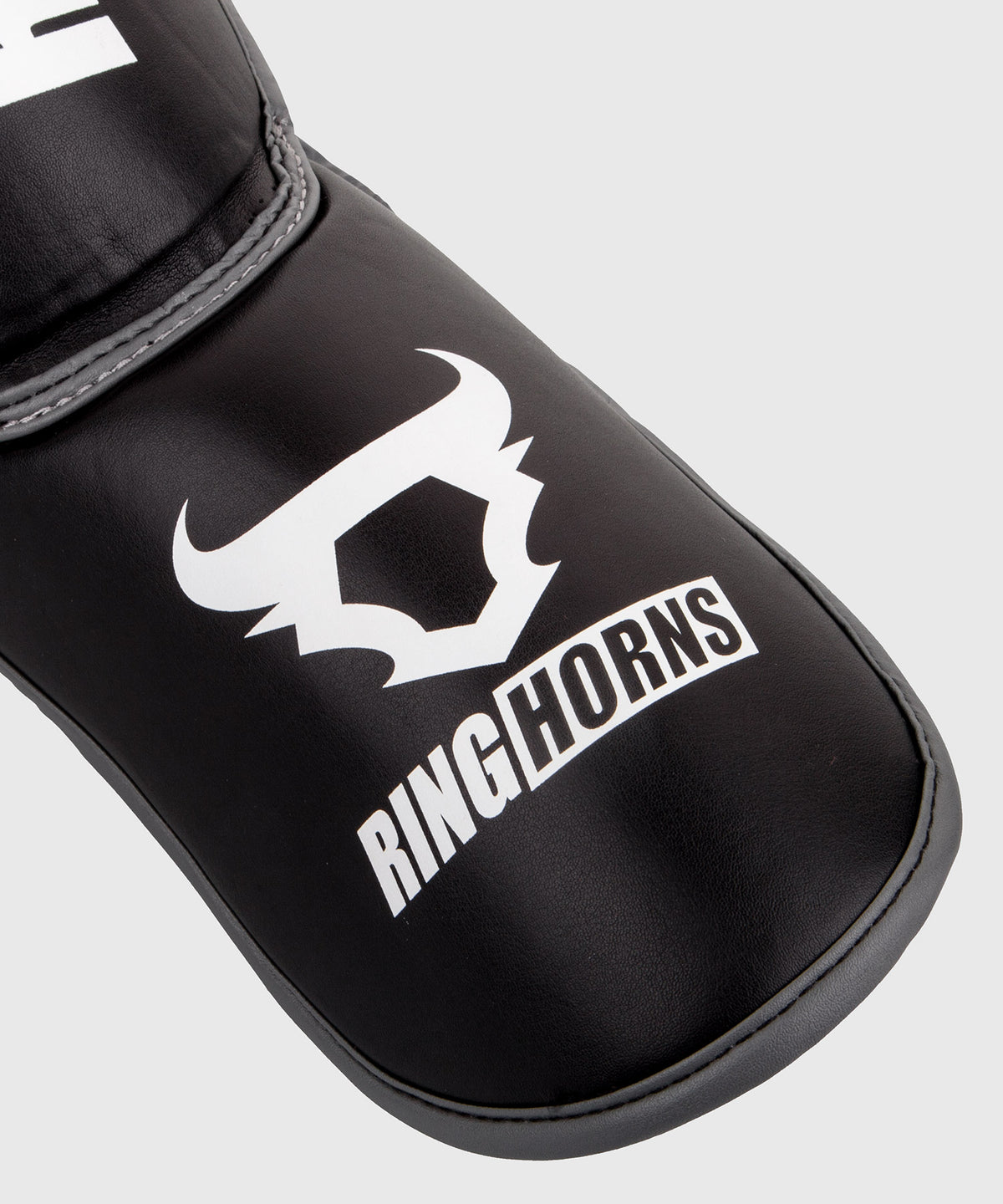 Protège-tibias et pieds Ringhorns Charger by Venum - Noir