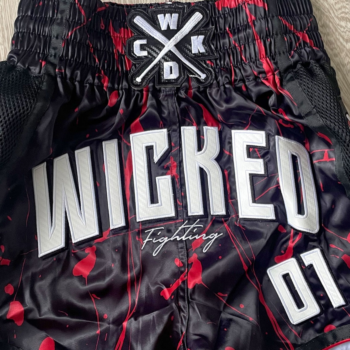 Wicked One Bad Bear Muay Thai Shorts - Schwarz