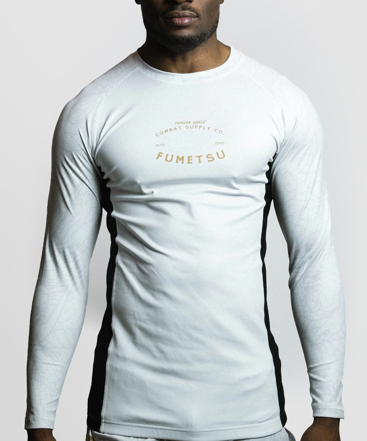 Fumetsu Dragon Slayer Rashguard de Manga Larga - Blanco/Oro