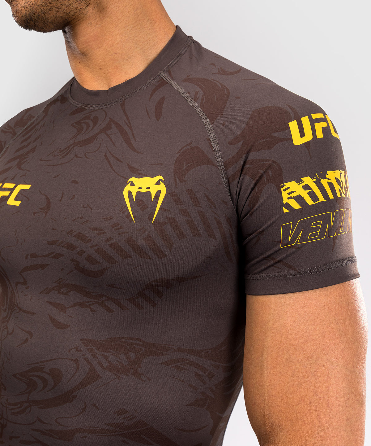Rashguard Performance à Manches Courtes pour Hommes UFC Fusion by Venum Fight Week - Marron Terrestre