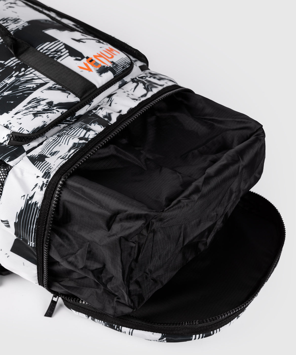 UFC Zenith by Venum Authentic Fight Week Bolsa de deporte - Blanca (48L)