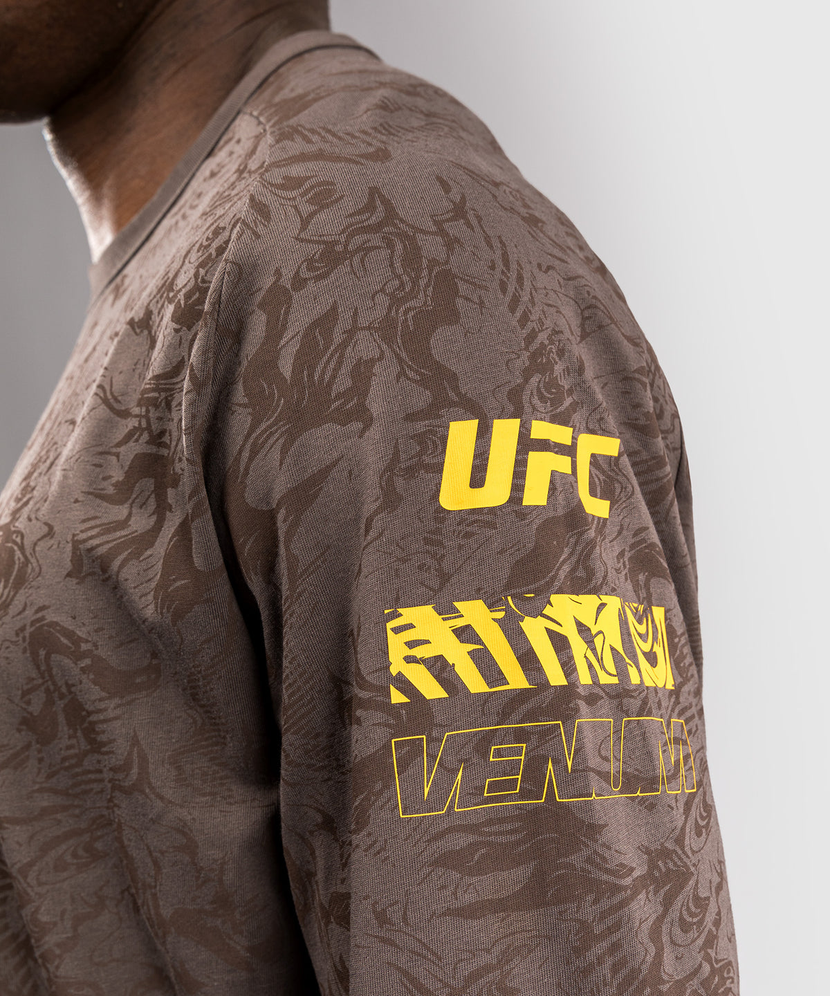 UFC Fusion by Venum Fight Week Herren Langarm T-Shirt - Erdiges Braun