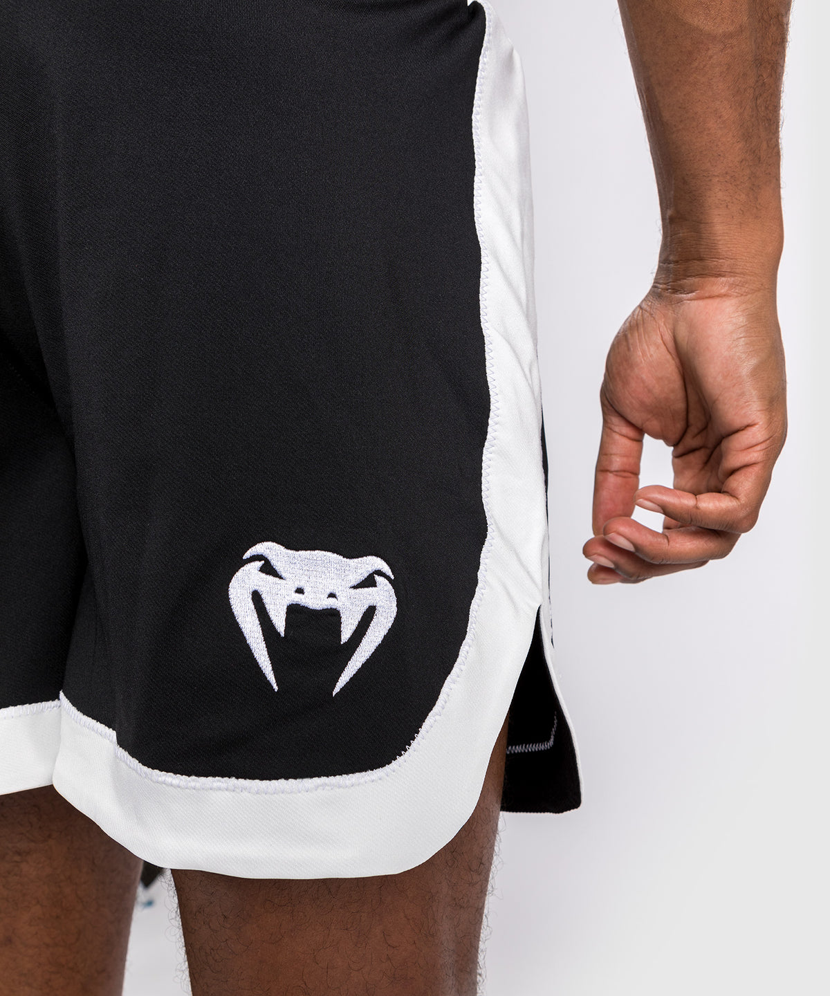 Venum Classic Boxing Shorts - Negro/Blanco