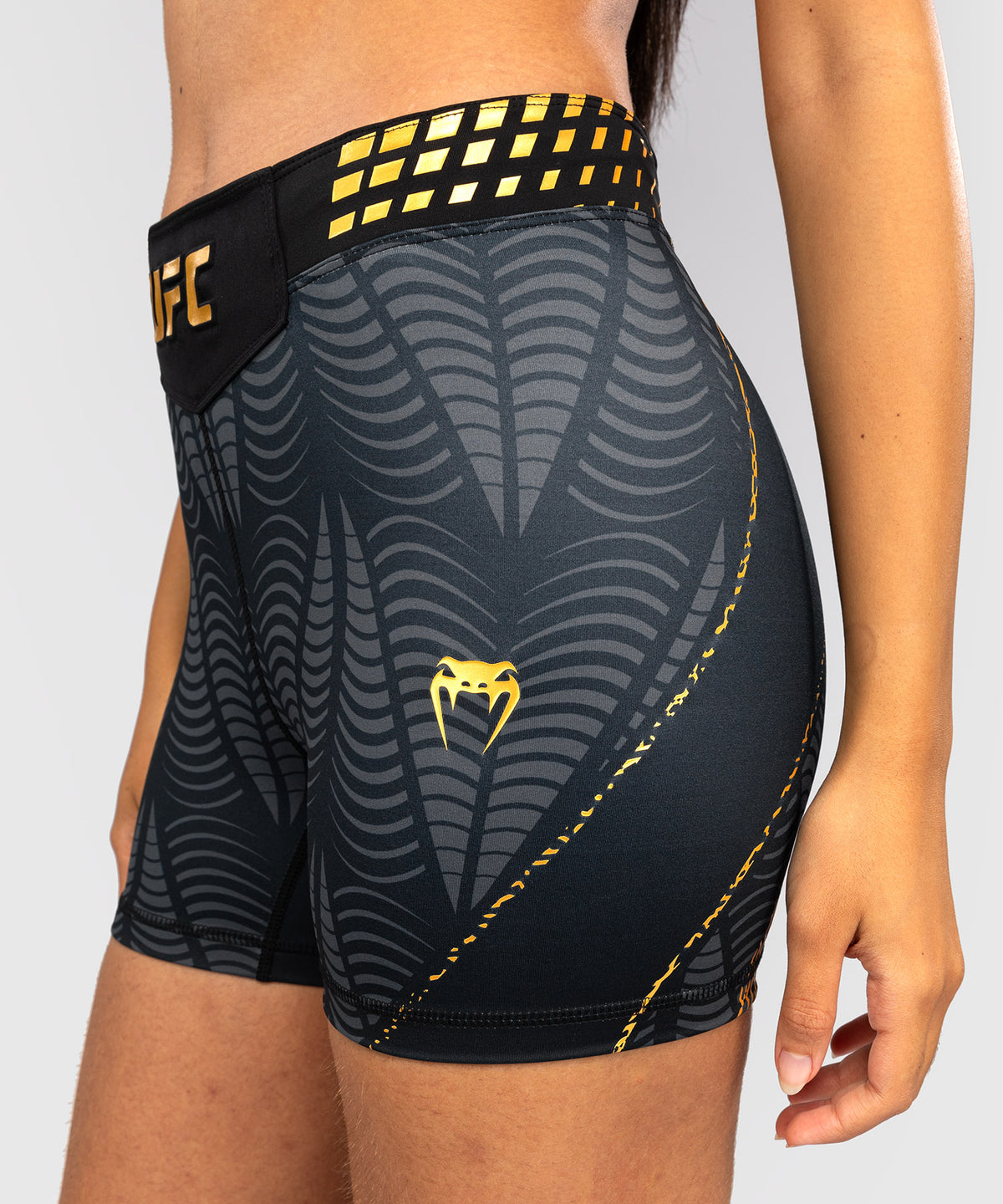 UFC Zenith by Venum Authentic Fight Night Short Vale Tudo ajuste corto Mujer - Champion