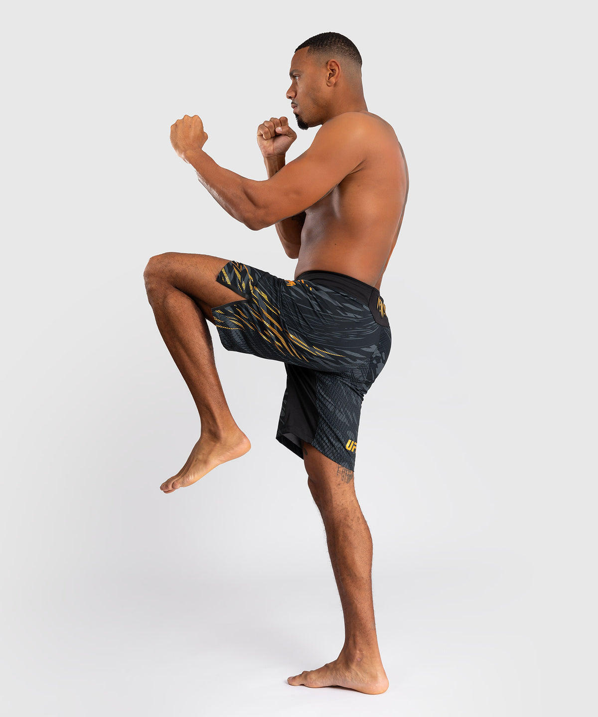 UFC Fusion by Venum Authentic Fight Night Herren Fight Short - Long Fit - Champion
