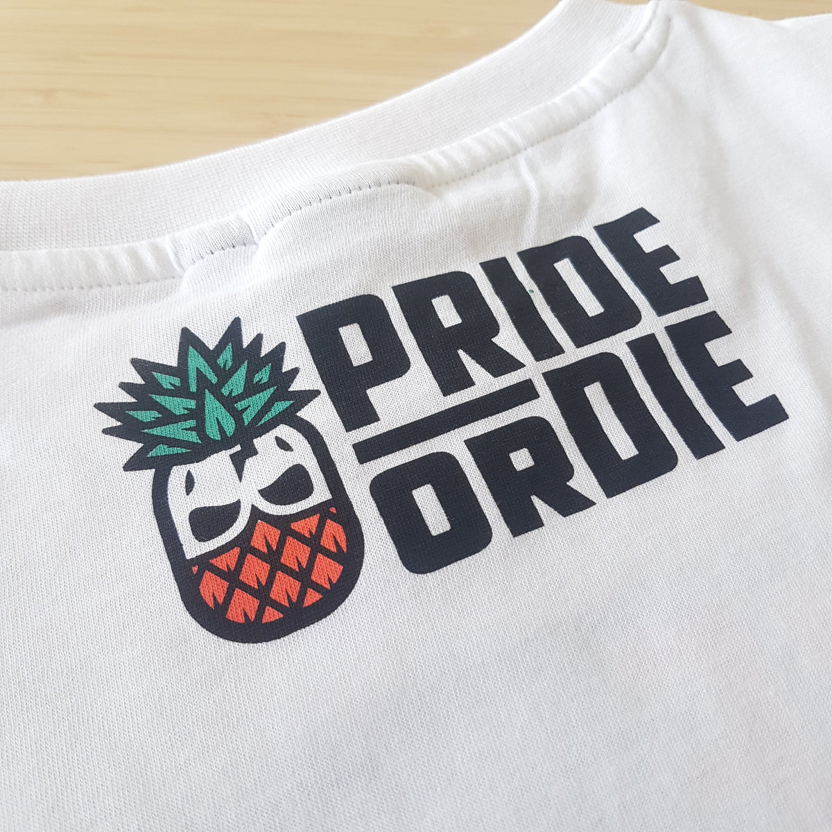 Pride Or Die JUICE JITSU Camiseta de Entrenamiento - Blanco