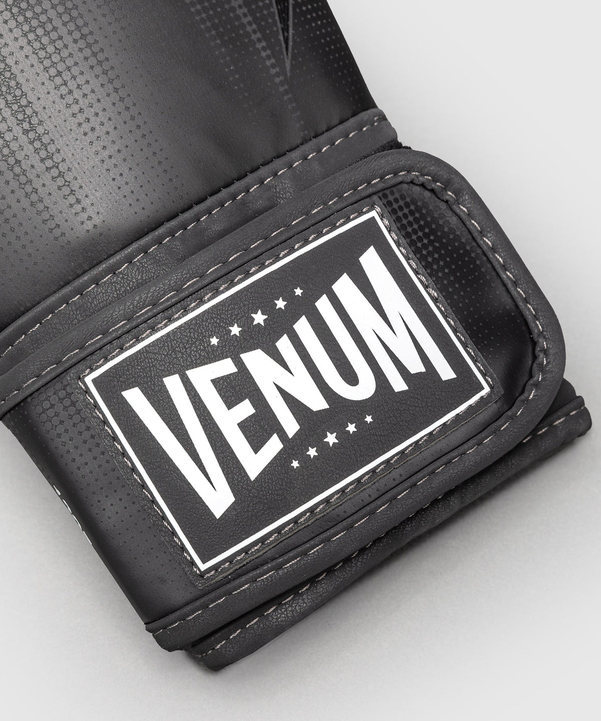 Gants de Boxe Venum Impact Stealth – Noir/Blanc