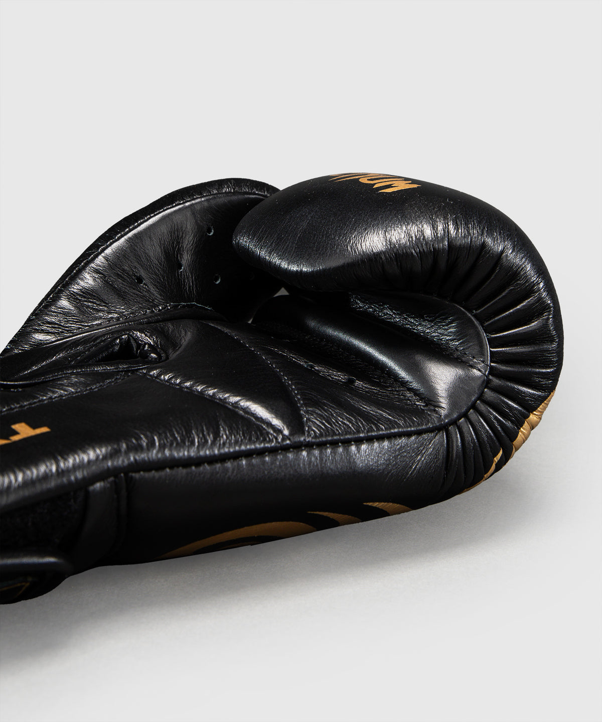 Gants de boxe Venum Giant 2.0 Mike Tyson Pro – Noir/Or + Sac inclus
