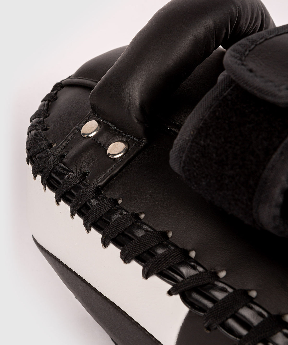 Venum Light Kick Pads (Paar) - Schwarz/Weiß