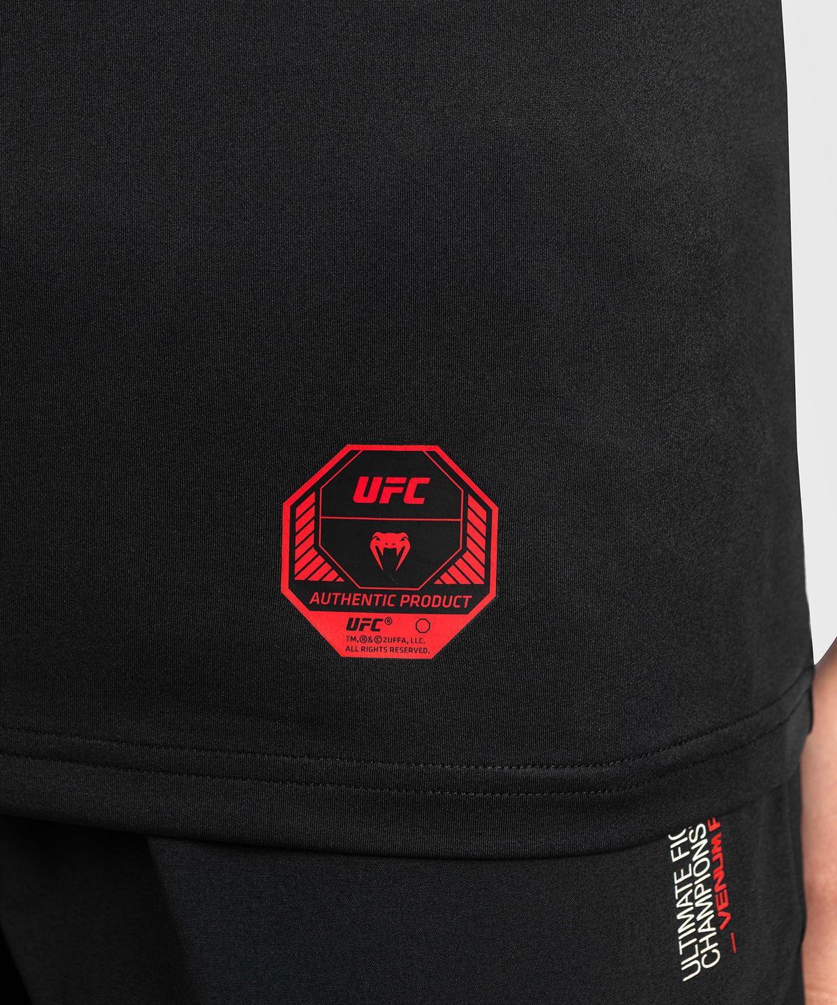 UFC Adrenaline von Venum Fight Week Dry-Tech-T-Shirt für Frauen - Schwarz