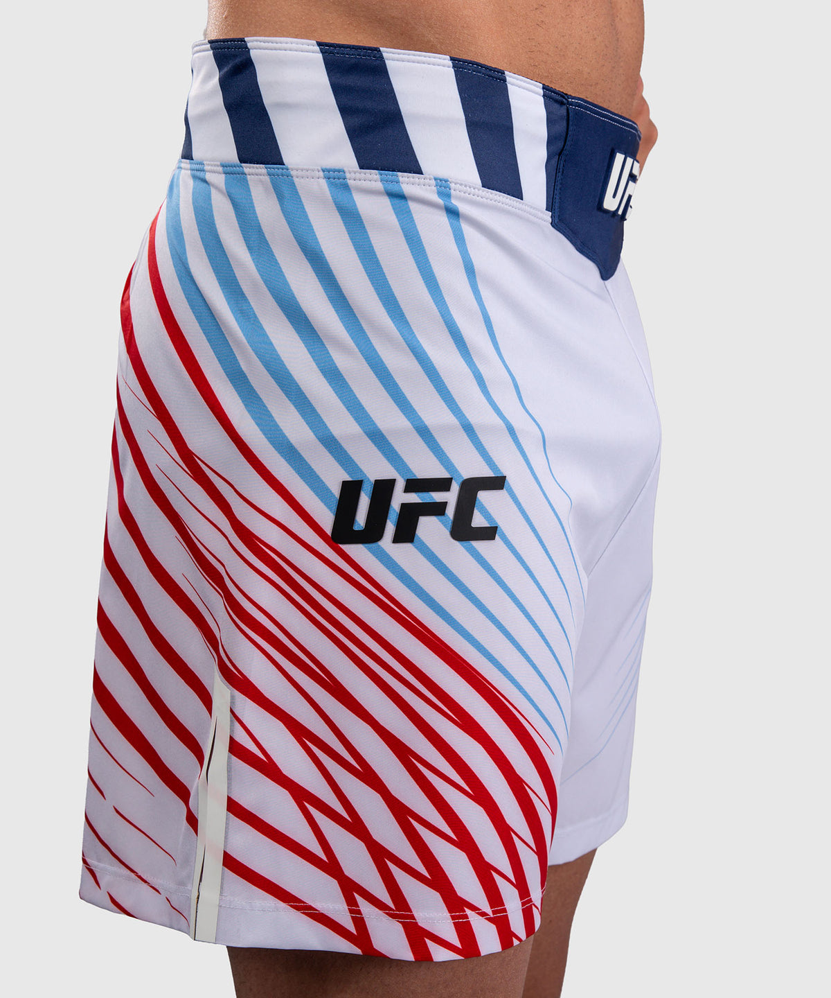 Official UFC Freedom 250 by Venum Authentic Fight Night Short de combat coupe courte pour homme - Blanc