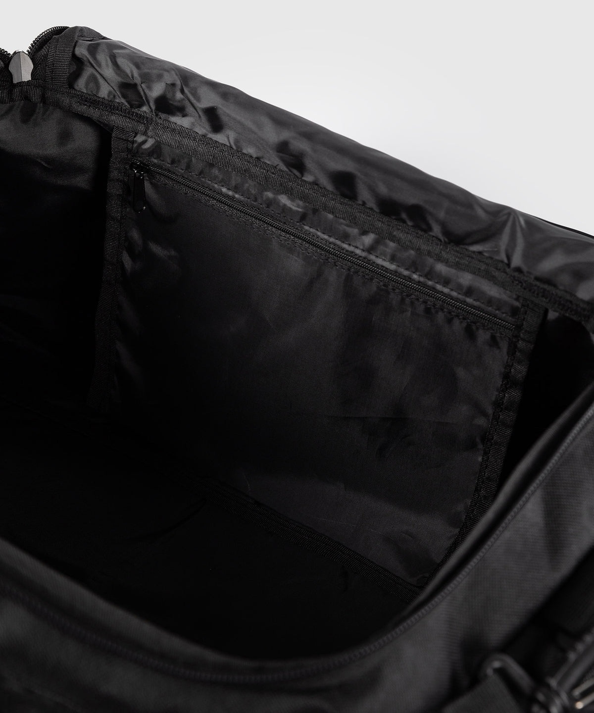 Venum Essential Sporttasche (26L) - Schwarz