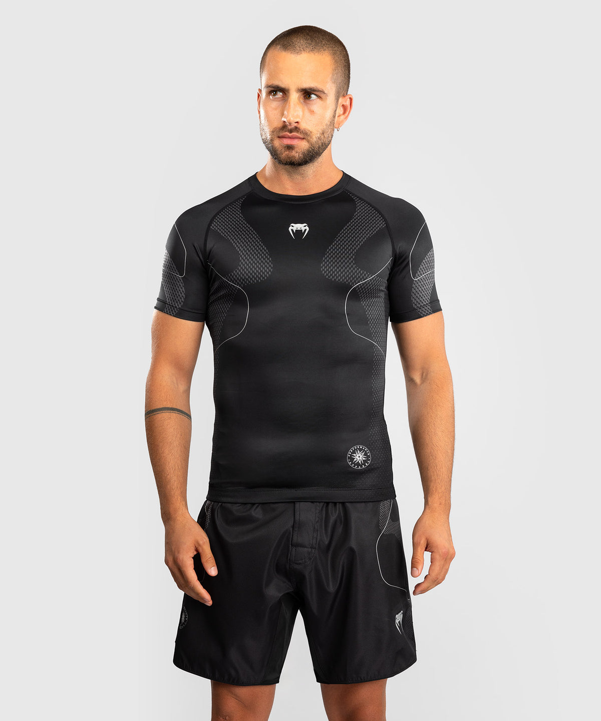 Venum Nexus Kurzarm Rashguard – Schwarz/Silber