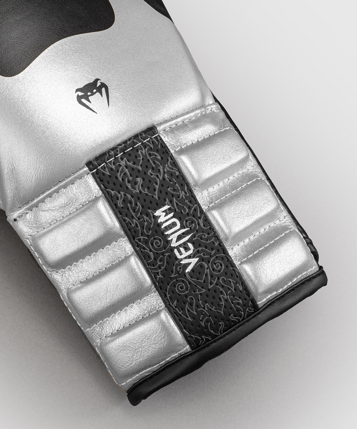 Venum Reverso Boxhandschuhe – Schwarz/Silber