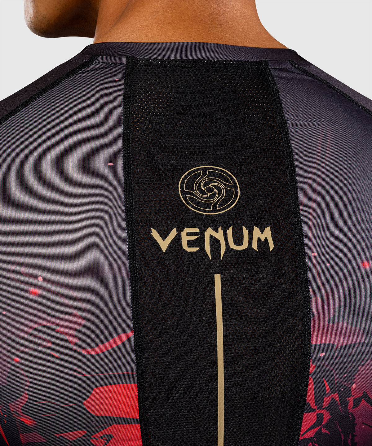 Jujutsu Kaisen x Venum Itadori Rashguard a Maniche Lunghe – Nero/Rosso