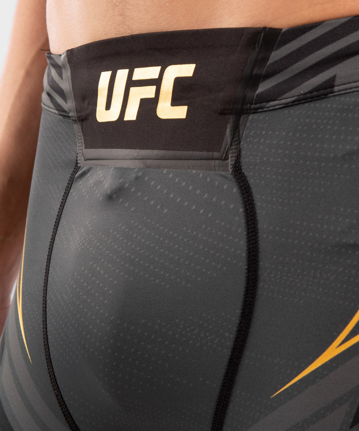 UFC Herren Kompressionsshorts Venum Authentic Fight Night - Short Cut - Champion