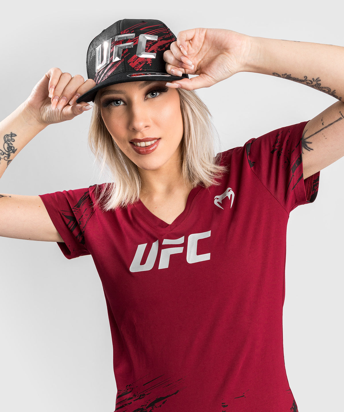 Camiseta UFC Venum Authentic Fight Week 2.0 - Para mujer - Rojo