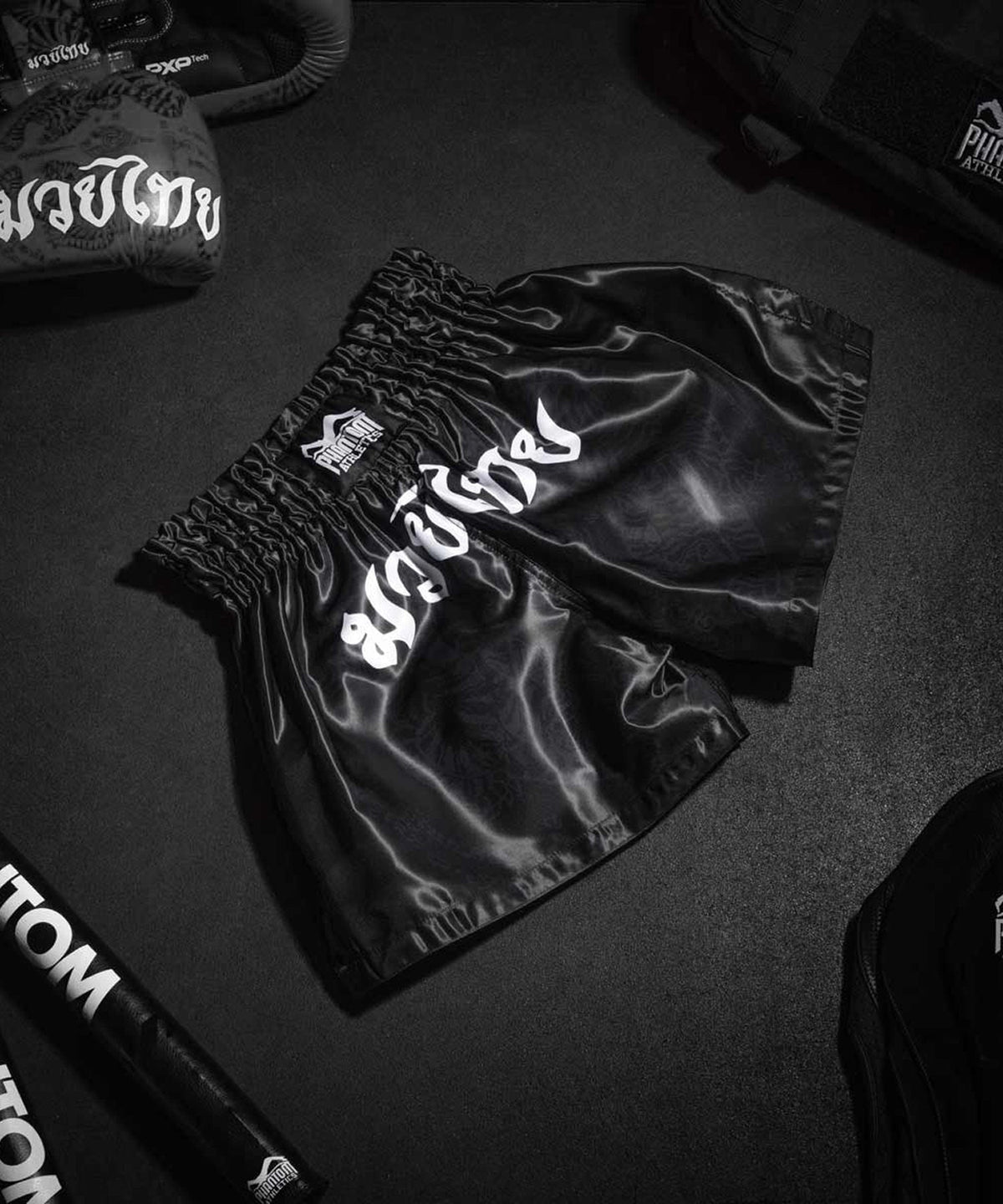 Short de Muay Thai Phantom Athletics Sak Yant - Noir