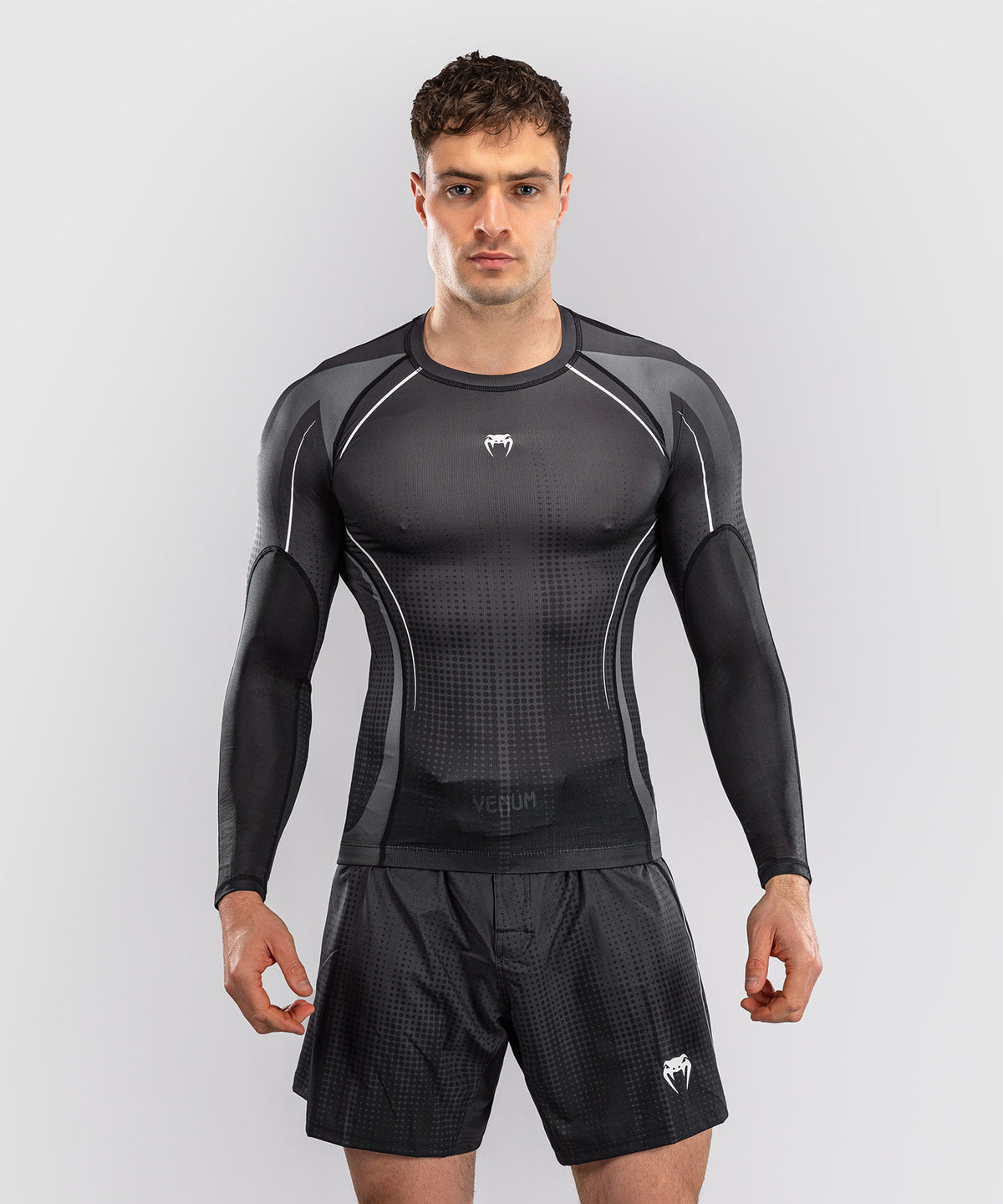 Venum Stealth Rashguard Manga Larga – Negro/Blanco