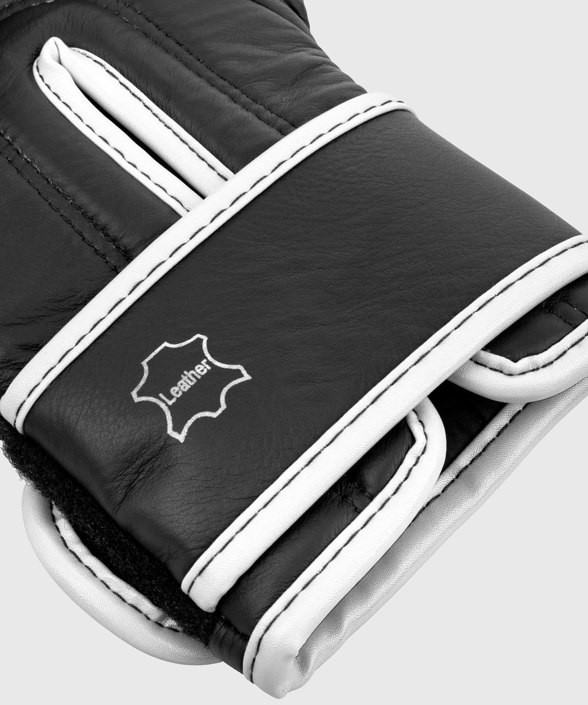 Guantoni da boxe Venum Shield Pro con chiusura in velcro - Nero/Bianco