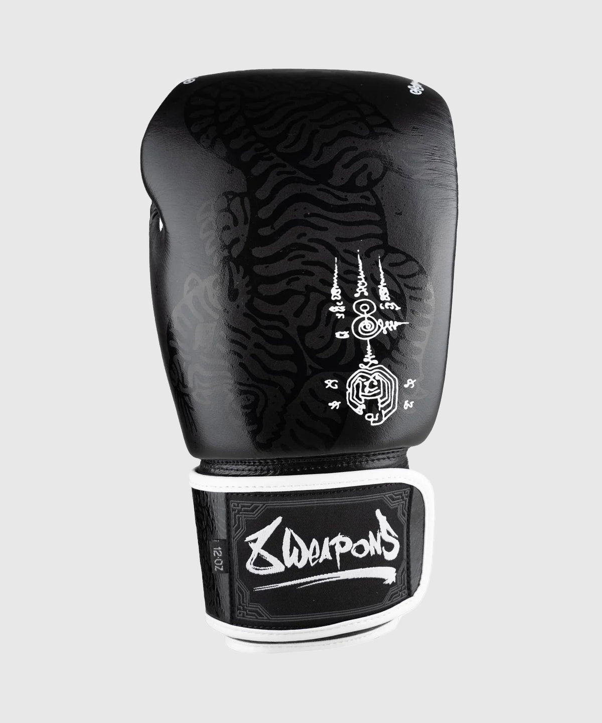 8 Weapons Sak Yant Big Tiger Guantes de Boxeo - Negro/Negro