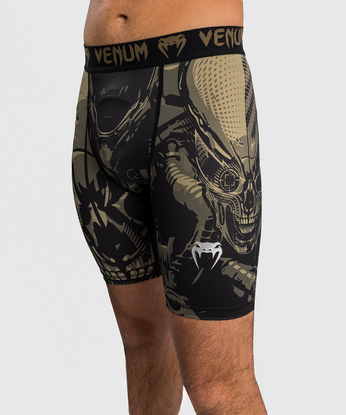 Venum Invader Vale Tudo Shorts - Negro/Sand