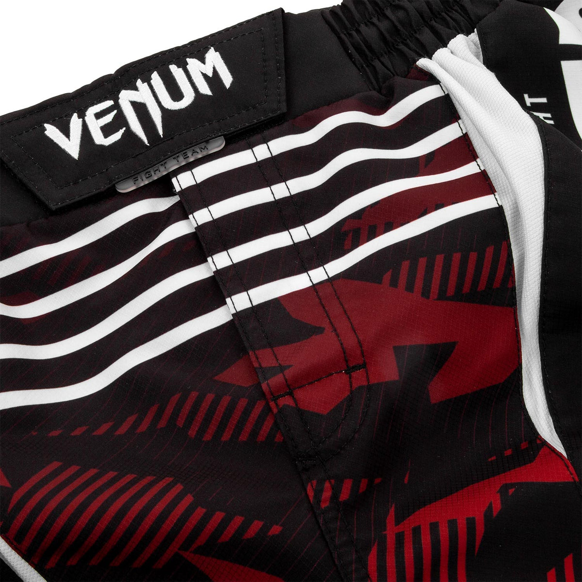 Fightshort court Venum Okinawa 2.0 - Noir/Blanc-Rouge