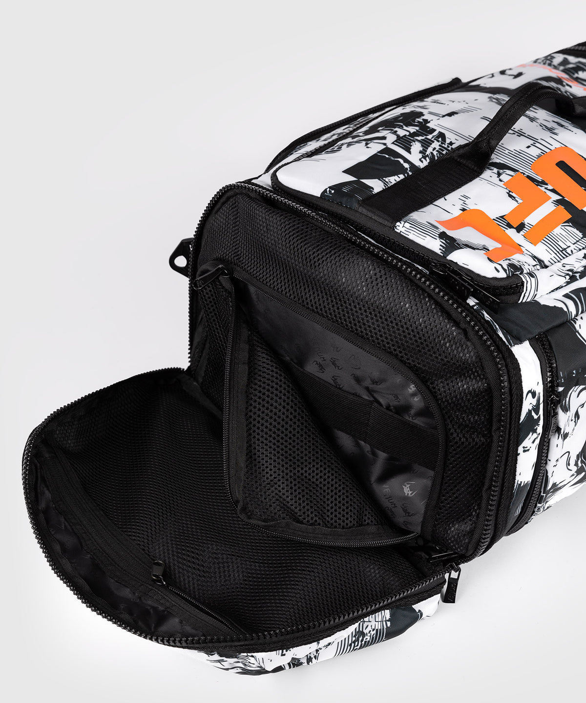 UFC Zenith by Venum Authentic Fight Week Bolsa de deporte - Blanca (48L)