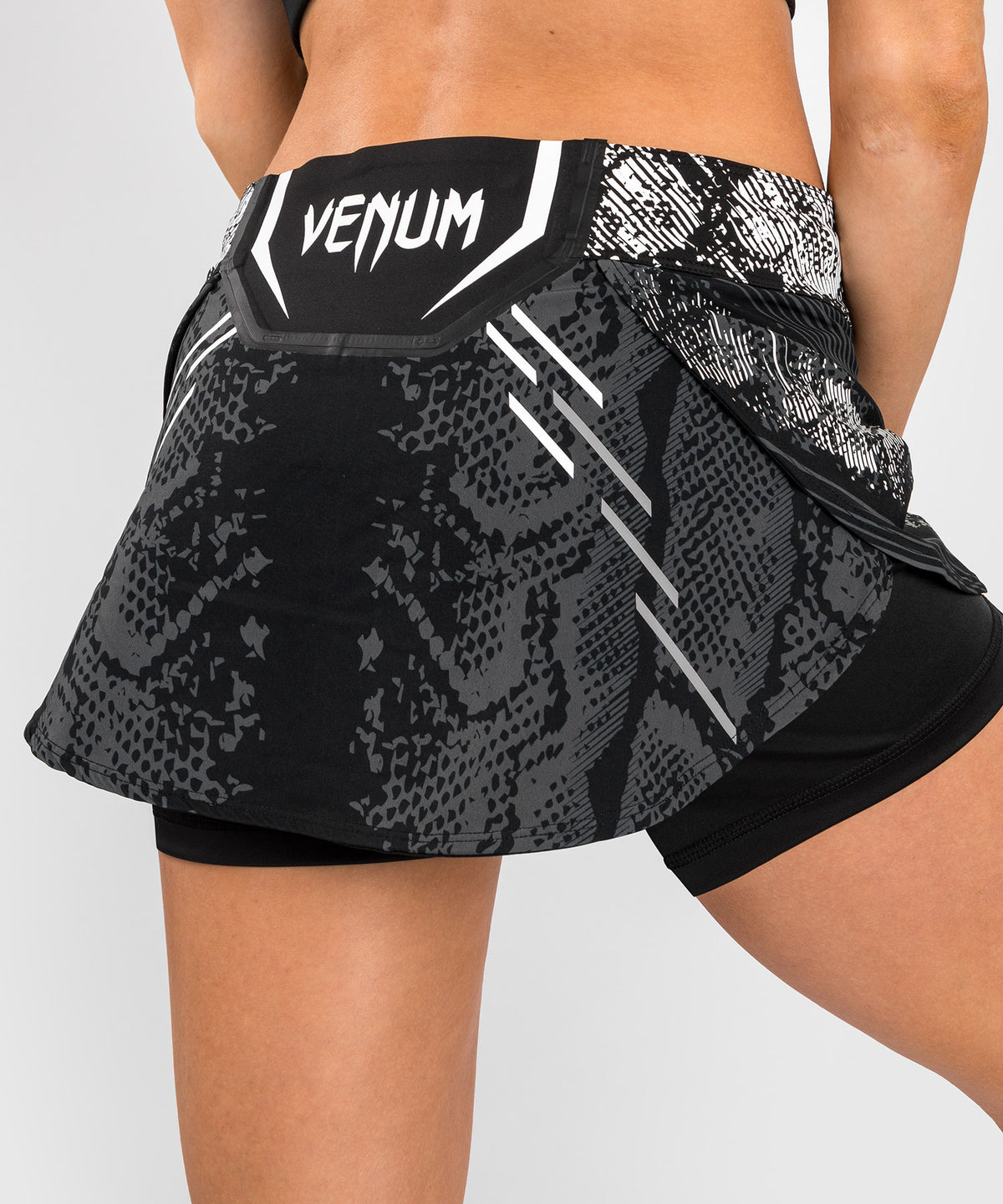 UFC Adrenaline by Venum Authentic Fight Night Skort für Frauen - Schwarz