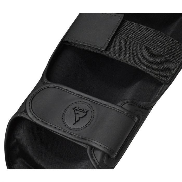 RDX F6 Kara Schienbeinschoner - Schwarz/Schwarz