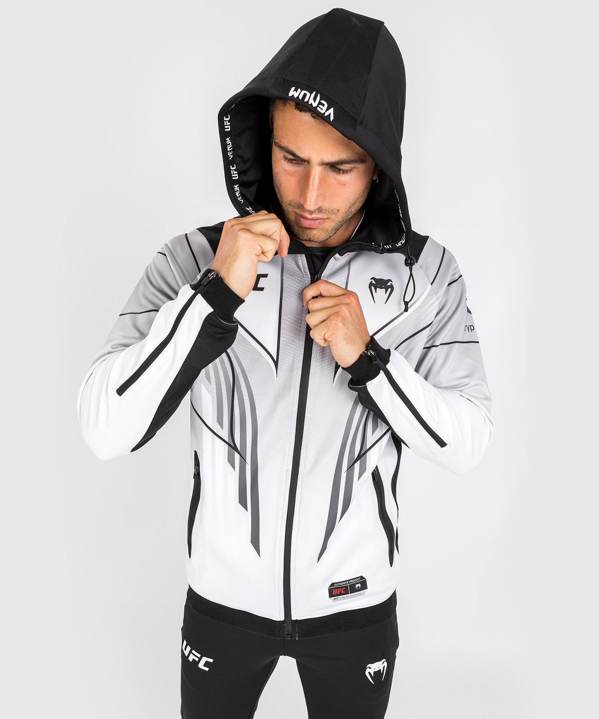 UFC Venum Authentic Fight Night 2.0 Männer Walkout Hoodie - weiß