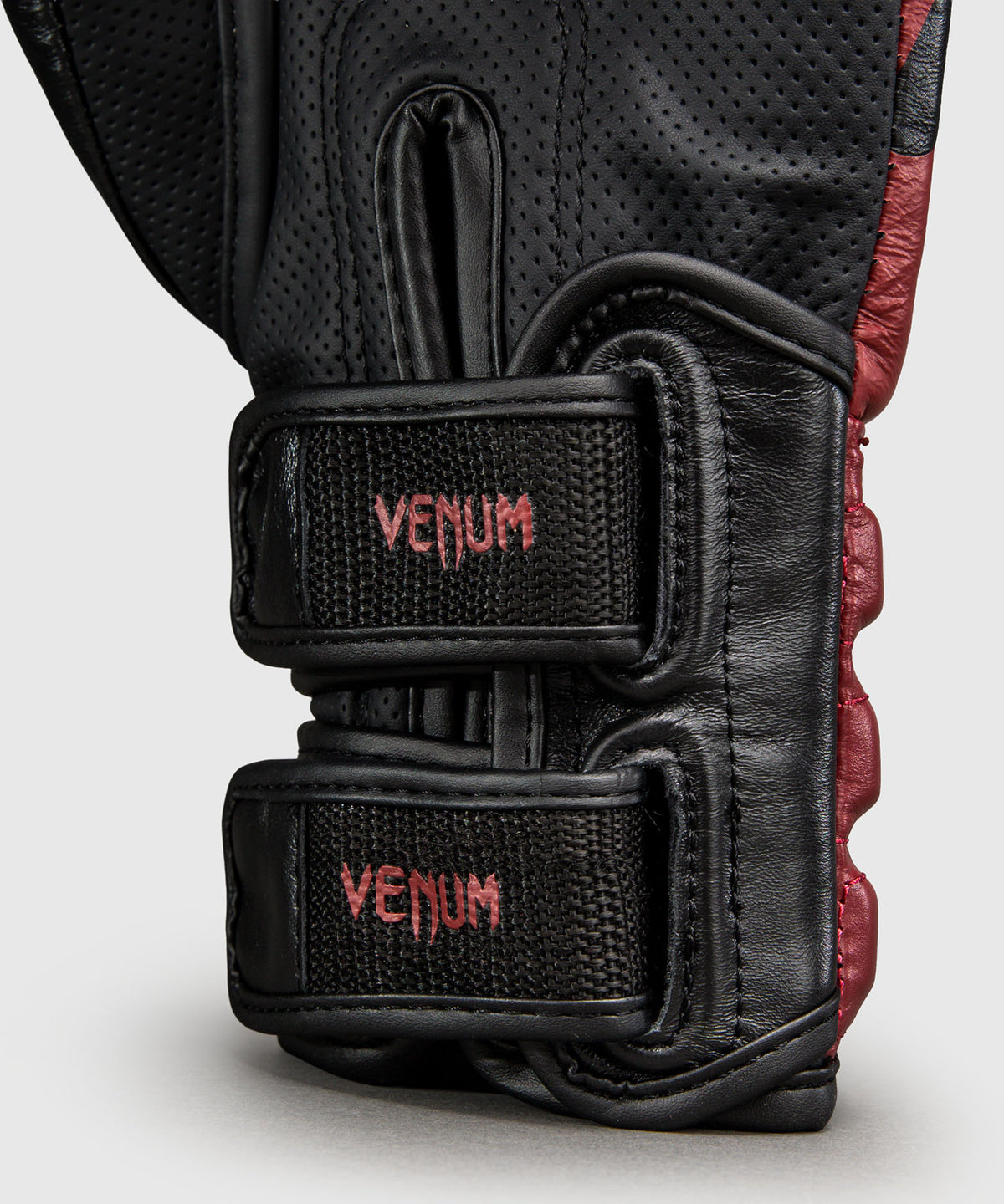 Gants de Boxe Venum Reverso – Noir/Rouge